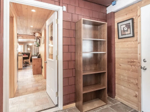 Log Hauler Haus Apartment 3 NW Comfy Cabins