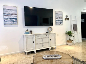 Pool, Hot tub, Close to Beaches, Shopping, More!