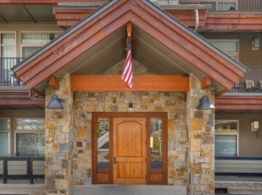 Peregrine Point 204