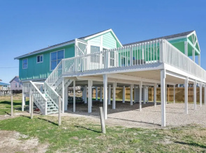 Great for Groups: Oceanfront Surfside Beach Home!