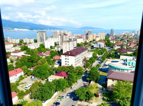 Вокруг света на улице Революции 1905 года