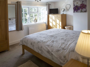 Hemsby Cottage With spa Bath and Private Garden