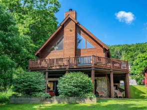 Bear Hollow Lodge by Taylor Made Deep Creek