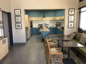 Country Inn & Suites by Radisson, Bakersfield, CA