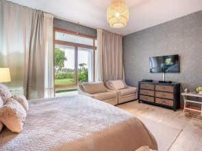 4BR Maid Included Golf Course View 8 Guest
