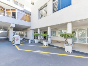 Chic & Sophisticated 1BD Apartment - Sea Point