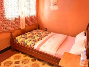 Room in B&B - Amahoro Guest House - Double Room With Private Shower Room
