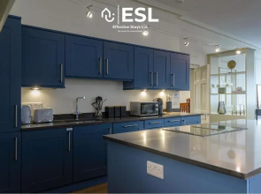 Most Central Luxury Grade 2 Listed Apartment Overlooking Shrewsbury Square - Free Parking
