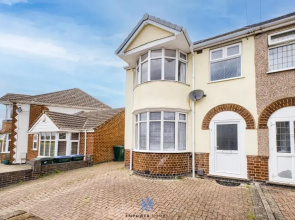 Coventry Large Stylish 4 Bedroom House, Sleeps 8, Private Parking, by EMPOWER HOMES rates incl VAT