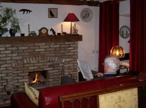 An Caladh Gearr Thatch Cottage