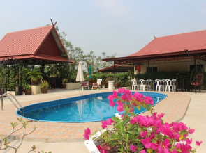 2 Double Bedroom Pool Apartment With Extensive Kitchen Dining Room Wi-fi Aircon