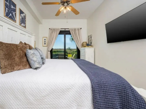 Phoenix Vii 7015 2 Bedroom Condo
