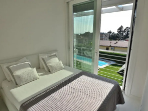 The White Apartment With Pool