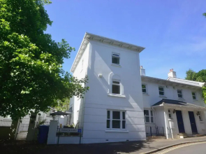 All New TorquayTownhouse with Hot Tub 200m from Beach - Free WiFi