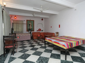 OYO 10206 Home Modern Stay near Fateh Sagar