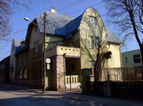 Looming Hostel