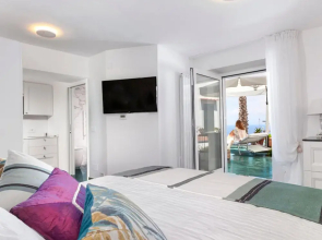 JJ Capri in Capri With 2 Bedrooms and 2 Bathrooms