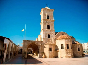 Private Roof Top Terrace Overlooking Pool in Pyla
