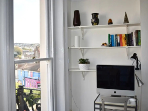 2 Bedroom Apartment With Balcony in Brighton