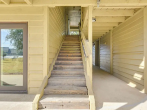Bright Miramar Beach Condo - Walk to Beach!