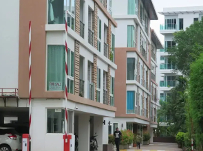 6-30 - 1 Bdr Condo With Balcony and Shared Pool
