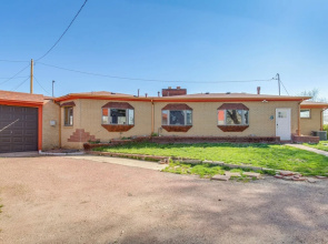 5 Mi to Dtwn Denver: Pet-friendly Home w/ Patio