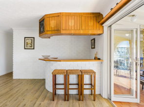 Waterfront Family Entertainer   5 Bedroom   Pool