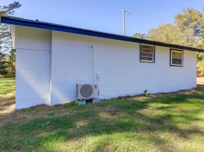 Fayetteville Guest House: Walk to Nature Preserve!