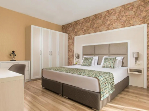 Marina Sands Bijou Boutique - Amazing Views