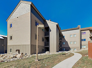 Plush Ski W/ Hot Tub, Pool & Fireplace 2 Bedroom Condo