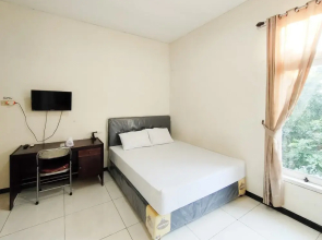 Hasana Guest House Syariah near Royal Plaza RedPartner