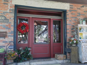The Rusted Poppy Inn