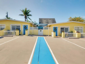 Dogs Welcome, Steps to Beach: Cocoa Beach Retreat!