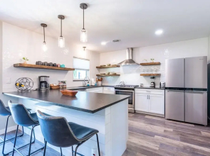 Zander Haus 3 Bedroom Home by RedAwning
