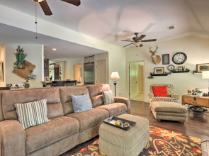 Idyllic Eatonton House w/ Patio + Lake Access!!