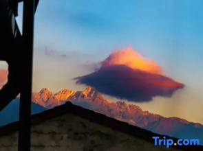 Yujian · MeetheMountain · Snow Mountain Panoramic Suite Homestay (Hailuogou Tourist Center)
