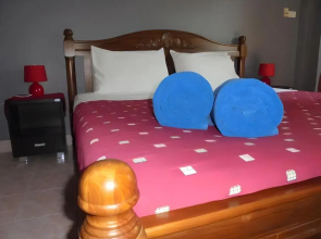 Robin’s Nest Guesthouse & Restaurant