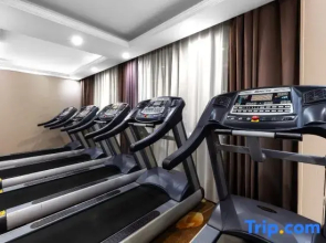 Huaxian Jinlong Business Hotel (Huayi High-speed Railway Station)