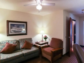 Mountain Inn and Suites Airport