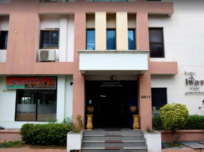 Fueang Fha Palace Hotel