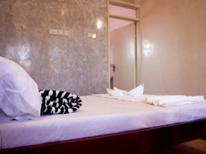 Stusky Lark Mini Hotel Seeta