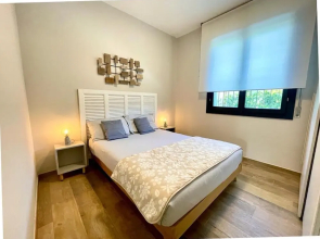 Beachside Villa With Private Garden