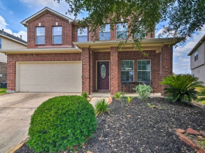 Spacious & Central Katy Retreat: 27 Mi to Houston!
