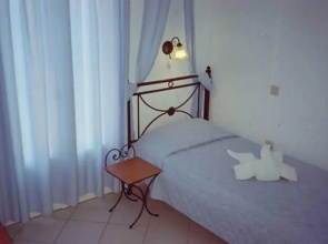 Dafnis Studios & Apartments