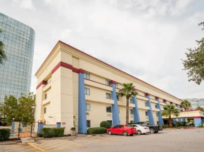 OYO Townhouse Houston Airport North