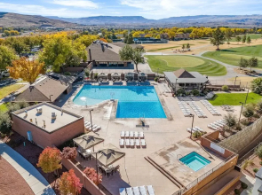 Villa #20 At Bloomington Country Club 3 Bedroom Condo