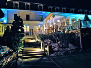 Camden Harbour Inn