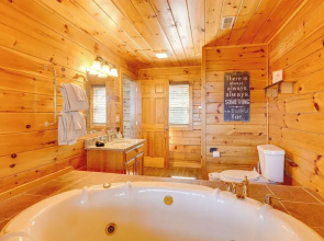 Sensational Sunset! Sevierville Home w/ Hot Tub
