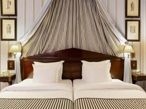 Le Dokhan’s Paris Arc de Triomphe, a Tribute Portfolio Hotel