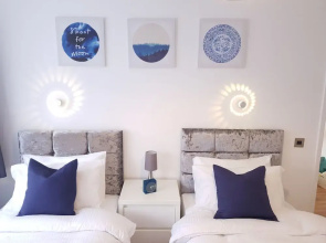 Elmwood Apartment